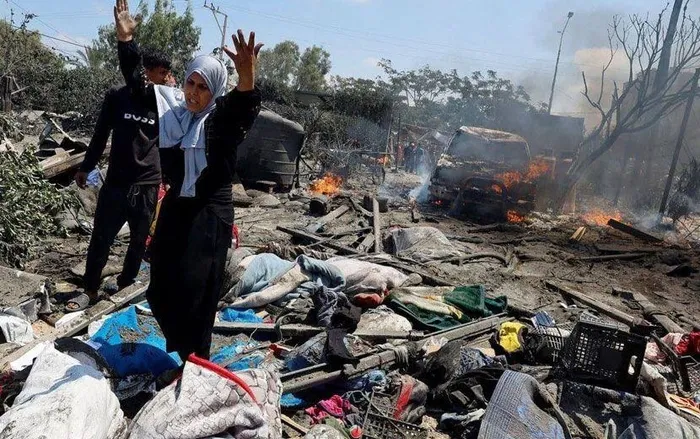 teror-devleti-kana-doymuyor-isgalci-israil-guvenli-bolge-ilan-ettigi-mevasideki-kampina-saldirdi-olu-ve-yarali-1722980038143.jpeg İşgalci İsrail ʺgüvenli bölgeʺ ilan ettiği kampa saldırdı