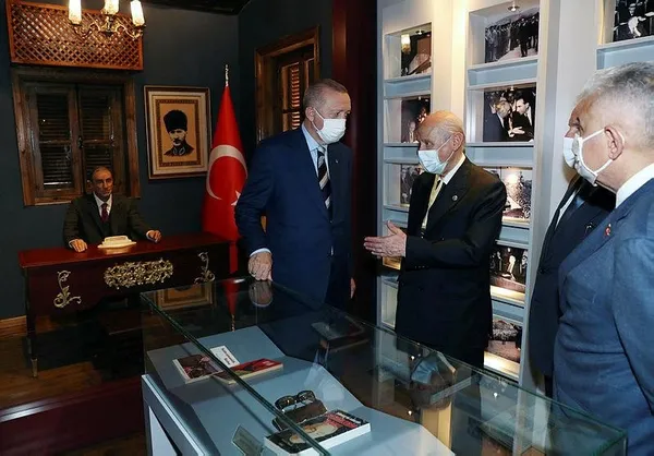 Başkan Recep Tayyip Erdoğan’dan Lefkoşa’da Alparslan Türkeş’in doğduğu müze eve ziyaret