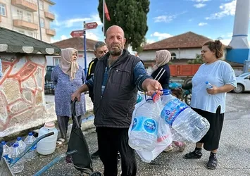 İzmir Ankara derken şimdi de Edirne! Vatandaş bidonlarla su bekliyor | Öğrencilerden protesto