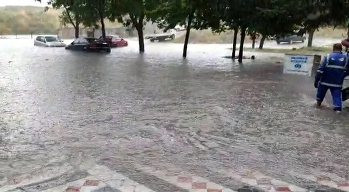 Son dakika: Uyarıların ardından İstanbul'u sağanak vurdu: Araçlar mahsur kaldı! Ev ve iş yerlerini su bastı - 10