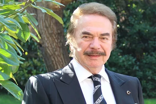 orhan-gencebay-hayranlarini-korkuttu-az-kalsin-parmagi-kopuyordu-1658990555702.jpg Orhan Gencebay hayranlarını korkuttu! Az kalsın parmağı kopuyordu - 3