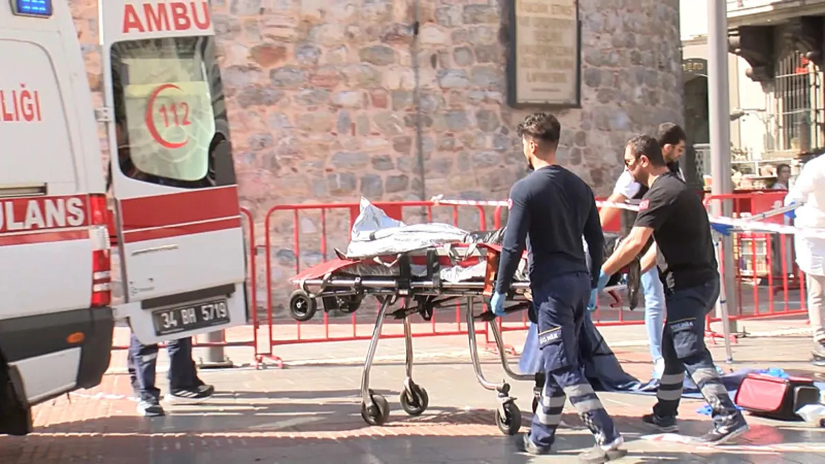 Galata Kulesi'nden düşen genç hayatını kaybetti