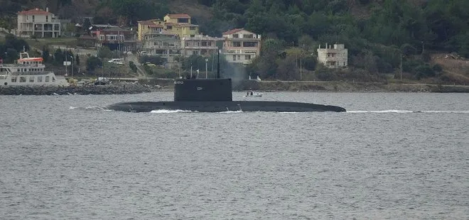 Rus denizaltısı Akdeniz’e iniyor