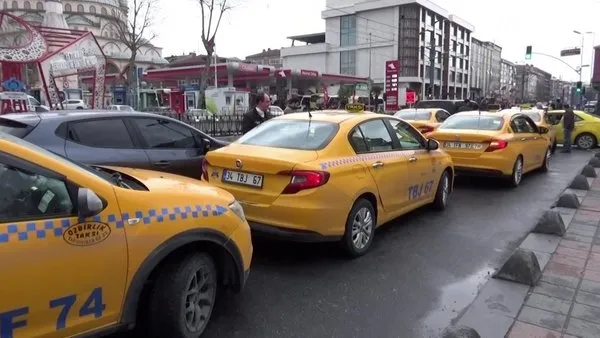 İstanbul'da taksicilerden 40 araçlık konvoy! Vefat eden meslektaşlarını böyle uğurladılar - 3