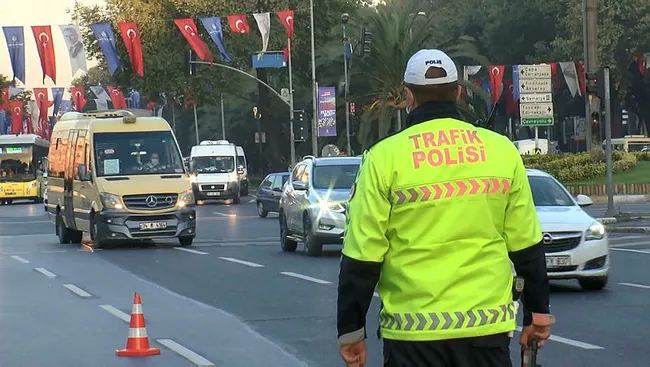 İstanbul'da toplu taşıma araçlarında koronavirüs denetimi yapıldı - 2