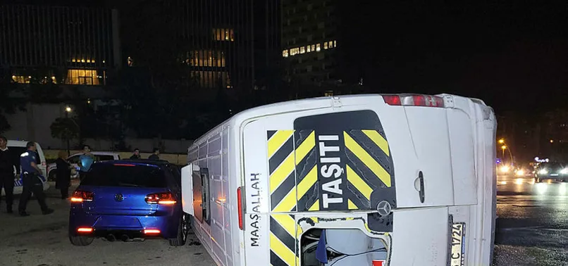 Ankara'da personel servisi ile otomobilin çarpıştığı kazada 3 kişi yaralandı