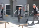 Çekiç fırlattı, taşla karşılık geldi