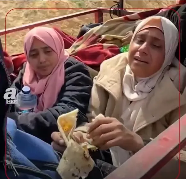 Gazze’de insani felaket! İnsanlığın utanç görüntüleri: Filistinli kadın bir parça ekmeyi görünce gözyaşlarını tutamadı
