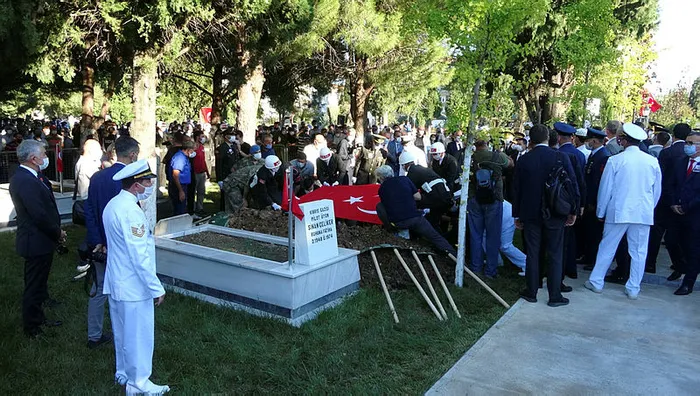 İdlib şehidi Tuğgeneral Sezgin Erdoğan son yolculuğuna uğurlandı - 3