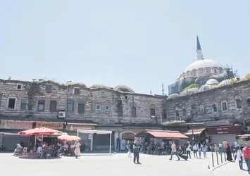Tarihi cami yeniden hayat buluyor
