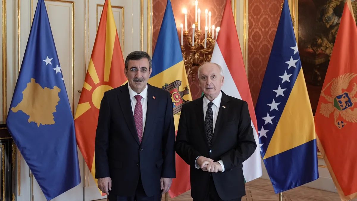 1792766853908.jpg Cevdet Yılmaz Macaristan'daki anma törenlerine katıldı! Dünya liderleriyle bir araya geldi - 1