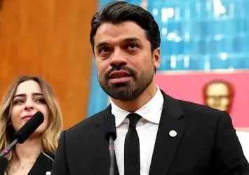 CHP - TİP arasında Hatay krizi büyüyor! Gökhan Zan fondaş medyada bombaladı CHP'li Lütfü Savaş inkar yoluna gitti