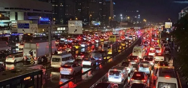İstanbul kilit! Trafik yoğunluğu yüzde 90’a ulaştı