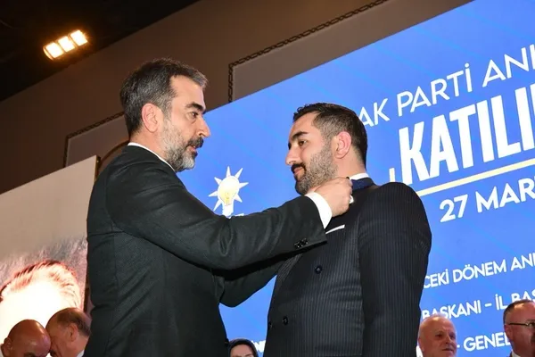 Yeniden Refah Partisi’nde yaprak dökümü! 21 isim istifa ederek AK Parti’ye katıldı | AK Parti Genel Sekreteri Şahin’den açıklama: Necmettin Erbakan’ın hayallerini gerçekleştiren Erdoğan’ın yanında saf tuttular