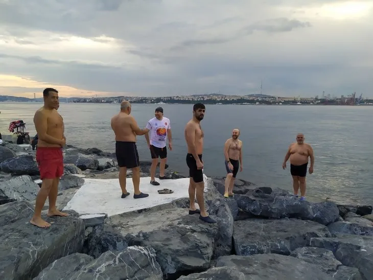 Son dakika: İstanbul’da kısıtlama kalkınca denize koştular