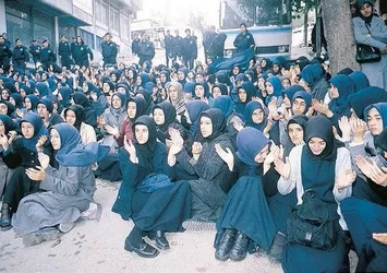 Postalların ezip geçemediği 28 Şubat mağduru kızların dillere destan başarıları