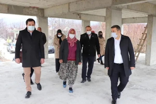 Son dakika: Yangında evleri kül olan aileye 41 bin TL destek sağlandı - 1