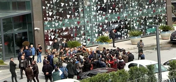 CHP İl binasına silahlı saldırı! Firari şüpheli yakalandı