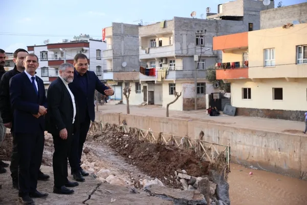 hazine-ve-maliye-bakani-nureddin-nebati-sanliurfadaki-sel-bolgesinde-inceleme-yapti-1679675312699.jpg Hazine ve Maliye Bakanı Nureddin Nebati Şanlıurfa'daki sel bölgesinde inceleme yaptı - 2