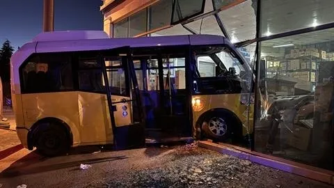 bayrama-arefesinde-katliam-gibi-kaza-yolcu-minibusu-ile-otomobil-carpisti-cok-sayida-yarali-var-1718491255909.jpeg Bayrama arefesinde katliam gibi kaza! Yolcu minibüsü ile otomobil çarpıştı: Çok sayıda yaralı var - 1