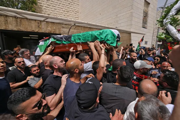 Son dakika: İsrail polisinden öldürülen Al Jazeera muhabiri Ebu Akile'nin cenazesine müdahale! - 5