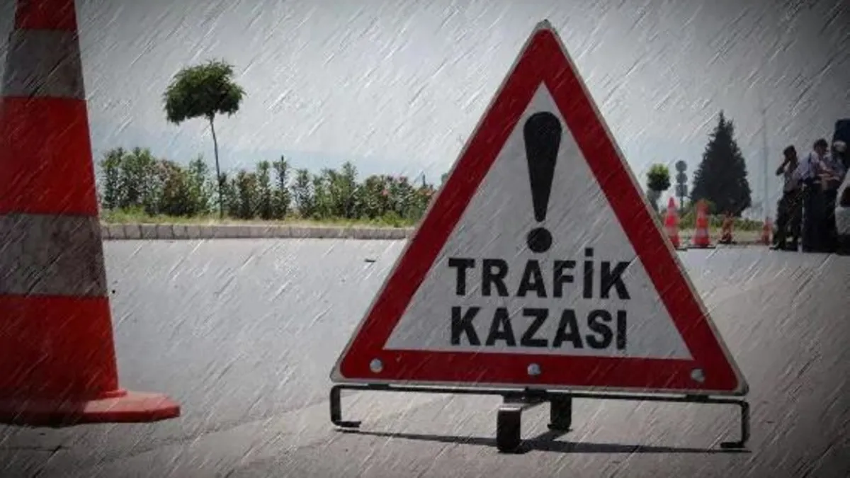 Otomobiller kafa kafaya çarpıştı: 8 yaralı