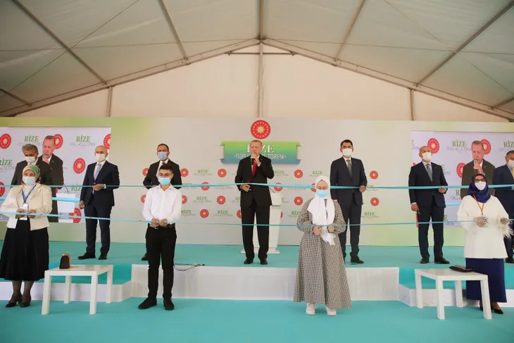 son-dakika-baskan-erdogandan-rizede-onemli-aciklamalar-1597503118894.jpg Son dakika: Başkan Erdoğan'dan Rize'de önemli açıklamalar - 1