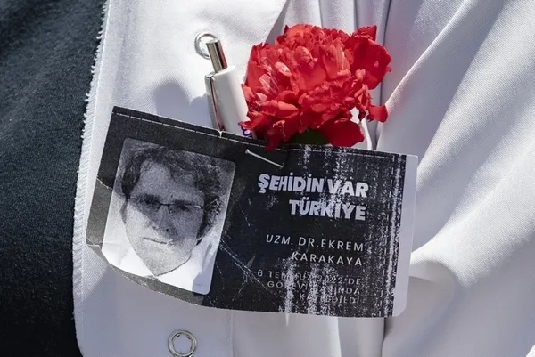 Konya'da öldürülen Dr. Karakaya'ya 'şehit' unvanı verildi! Mesai arkadaşının söyledikleri sağlık çalışanlarını hüzne boğdu - 1