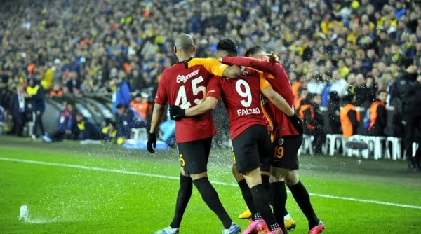 Fenerbahçe Galatasaray maçının şifreleri belli oldu! İki teknik adam derbide nasıl bir taktik izleyecek?