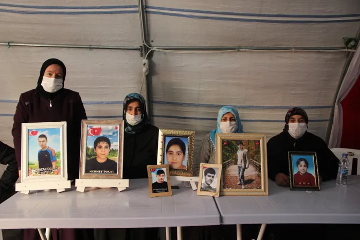 Evlat nöbetindeki anne: HDP il binası olmadan hiçbir çocuk dağa gidemez