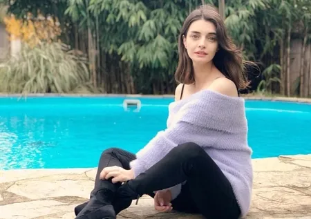 Sefirin Kızı dizisinin Menekşe'si Tülin Yazkan 'ikiziyle' herkesi hayrete düşürdü!