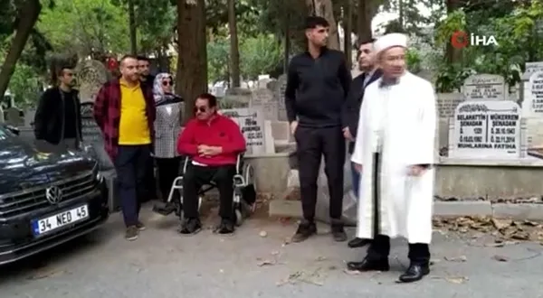 annesi-vefat-eden-derya-tunayi-ibrahim-tatlises-yalniz-birakmadi-1667411429148.jpg Annesi vefat eden Derya Tuna’yı İbrahim Tatlıses yalnız bırakmadı - 5