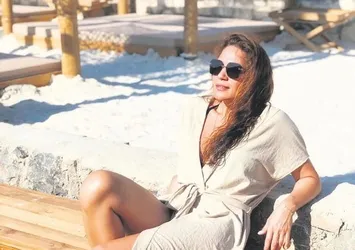 Özge Borak verdiği pozla modellere taş çıkardı