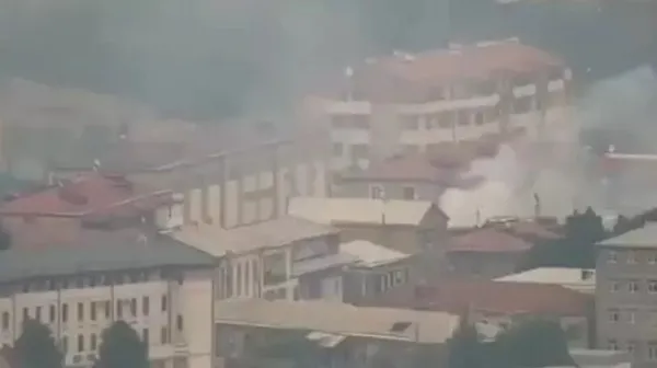 Karabağ'daki Ermenilerden tansiyonu yükselten gerilim! Yakıp yıktılar - 1