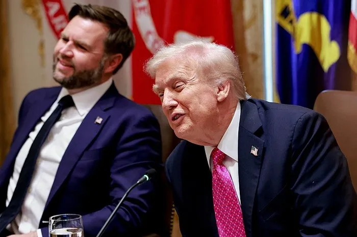 dunyanin-gozu-bu-gorusmede-beyaz-sarayda-trump-zelenskiy-zirvesi-savasi-bitirmek-istiyoruz-1760731802096.jpeg ABD Başkanı Donald Trump