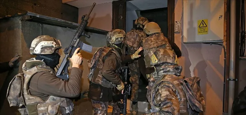 Son dakika! İçişleri Bakanı Ali Yerlikaya duyurdu: Kırmızı Bülten ile aranan 3 organize suç örgütü elebaşı yakalandı