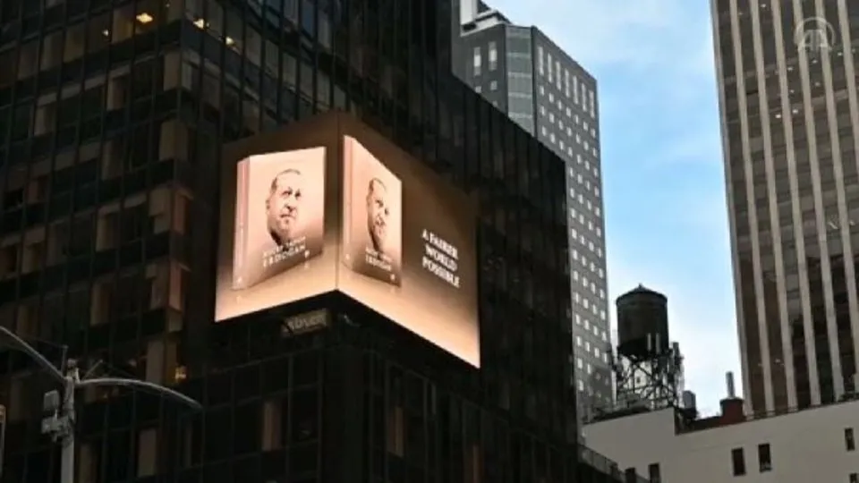 Başkan Erdoğan’ın Daha Adil Bir Dünya Mümkün kitabı New York’ta led ekranlarda tanıtıldı