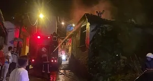 Torpil evi yaktı! Kullanılamaz hale geldi