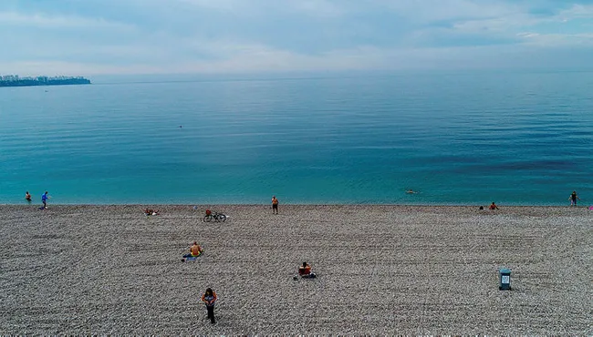 Antalya’da yasak kalktı, vatandaşlar sahillere akın etti