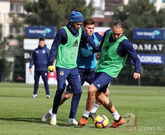 Fenerbahçe idmanında dikkat çeken detay! 13