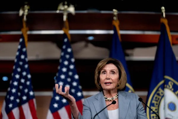 Yine Pelosi yine kaos! Şimdi de bozguna uğrayan Ermenistan’ı ziyaret edecek