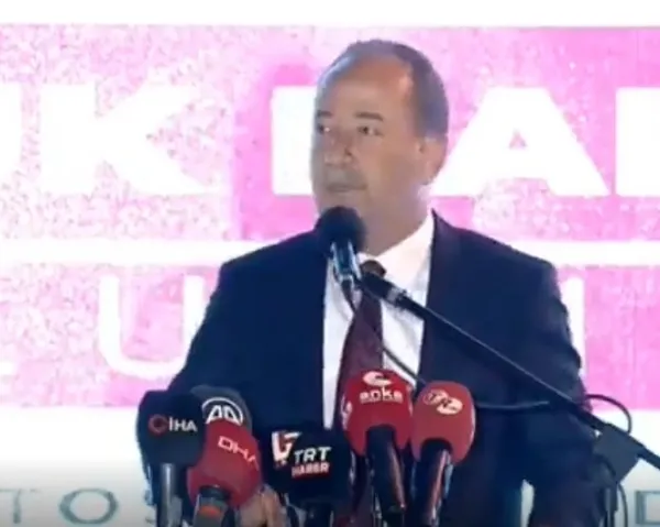 chpli-gurkan-kursuye-davet-ettigi-kilicdaroglunun-cumhurbaskani-adayligini-acikladi-1659985457005.jpg CHP'li Recep Gürkan kürsüye davet ettiği Kemal Kılıçdaroğlu'nun cumhurbaşkanı adaylığını açıkladı - 1