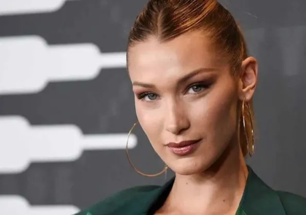 filistinli-guzel-bella-hadidin-paylasimi-oldukca-dikkat-cekti-o-camiye-hediye-yagiyor-1650434834174.jpg Filistinli güzel Bella Hadid’in paylaşımı oldukça dikkat çekti! O camiye hediye yağıyor - 2