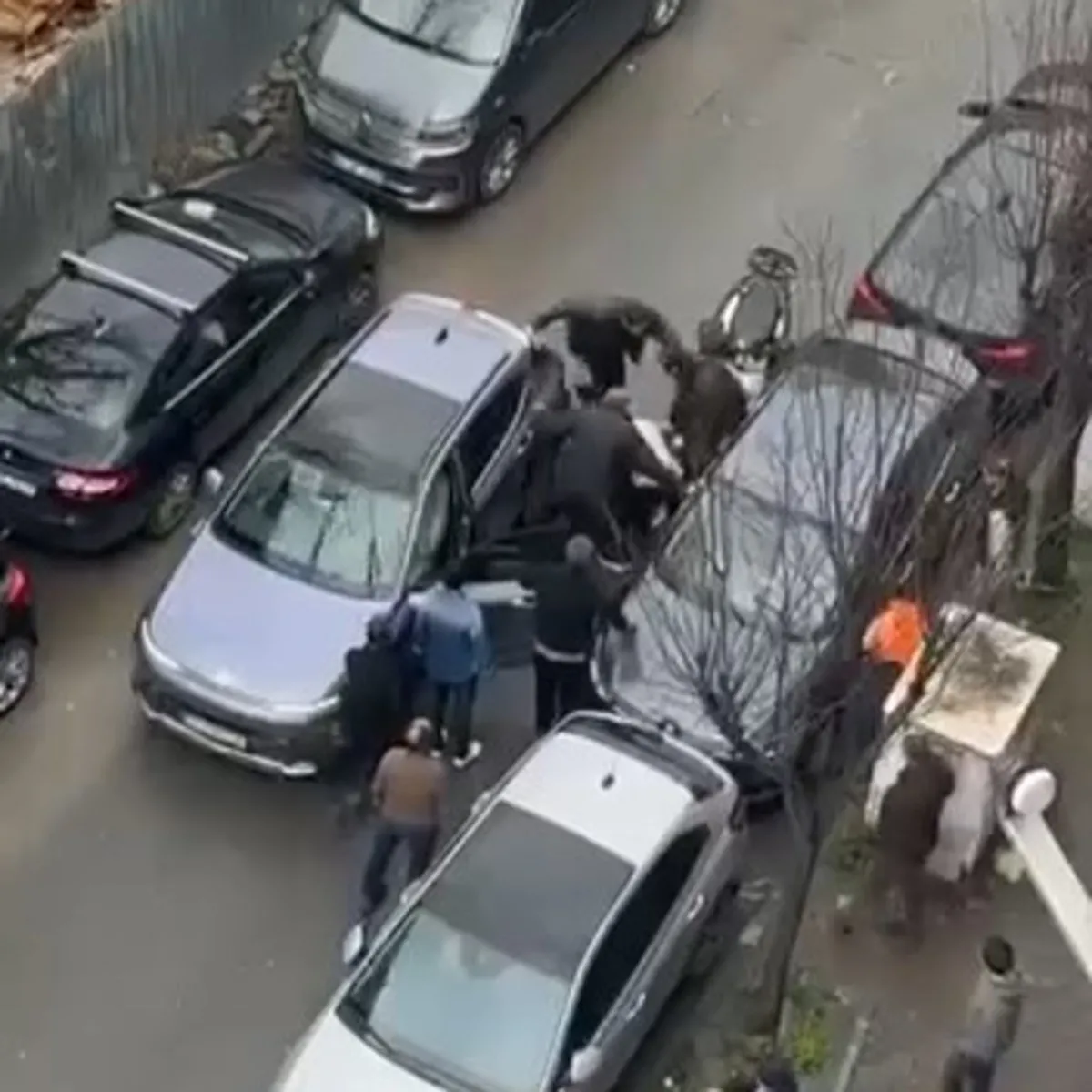 Beşiktaş’ta park yeri kavgası kanlı bitti! Dehşet anları kamerada