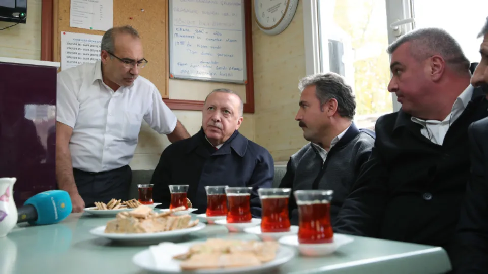 Başkan Erdoğan taksicilerle çay içti
