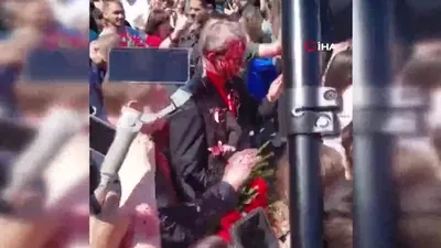 Rus büyükelçiye boyalı saldırı