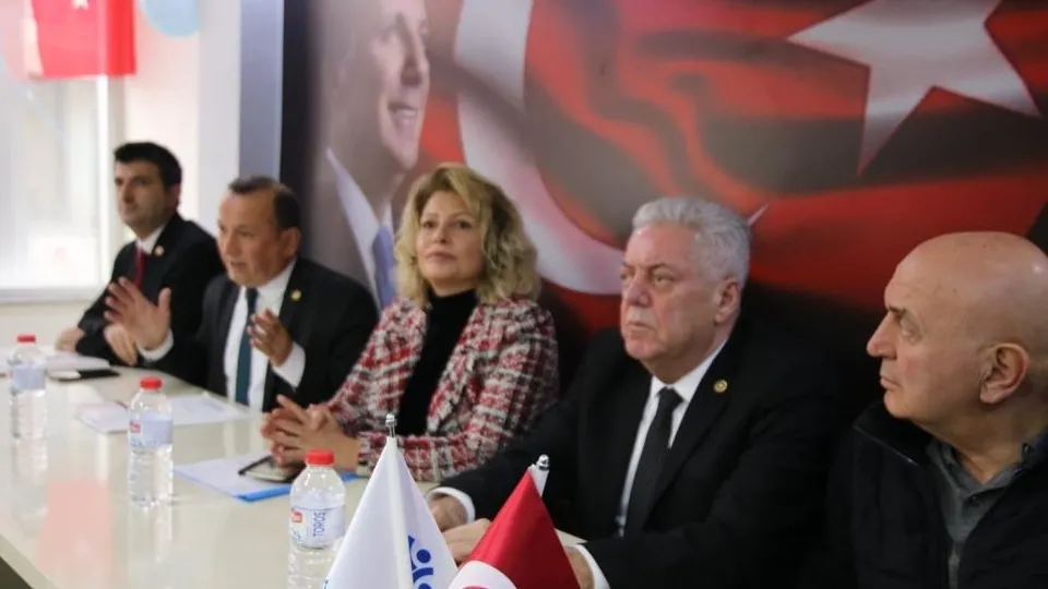 CHP eski Milletvekili Hüseyin Avni Aksoy’dan bomba sözler: CHP şirazeden çıkmıştır!