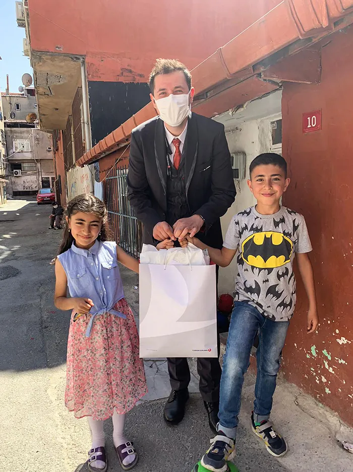 THY Kabin memurlarından kimsesiz çocuklara bayram hediyesi - 1