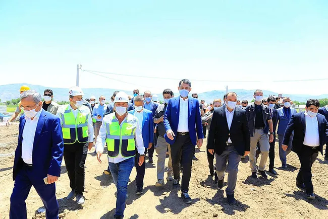 Bakan Kurum açıkladı: Elazığ'da konutlar 1 yıl içinde teslim edilecek - 1