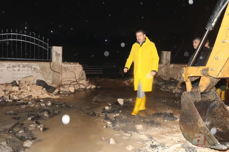 Şanlıurfa’da şiddetli sağanak sonrası sel! Korkunç görüntüler... Belediye Başkanı son durumu A Haber'de anlattı 4